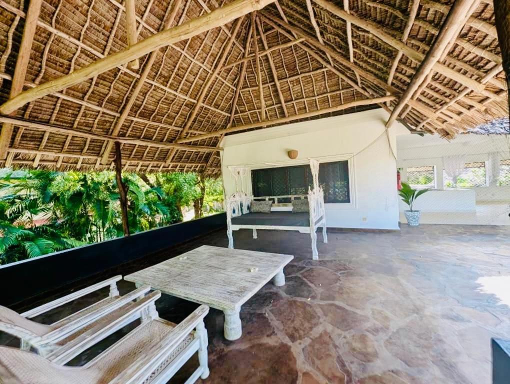 White Nyumba Malindi Exterior foto